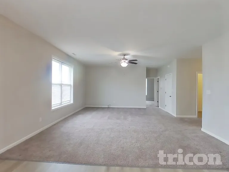 305 Gale Ct — Photo 2