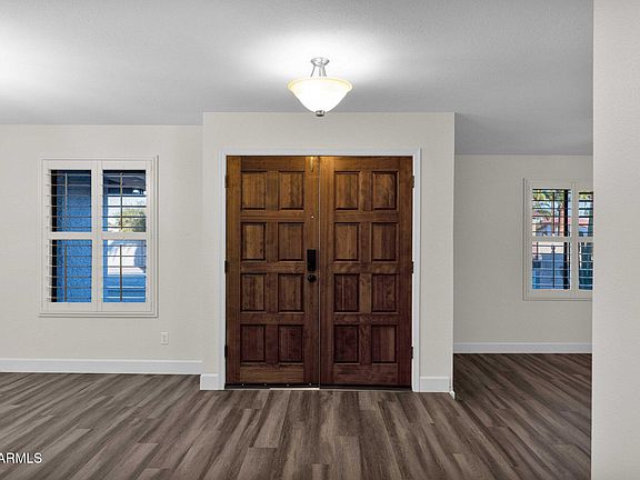 3rd image of 603 W STRAFORD Drive