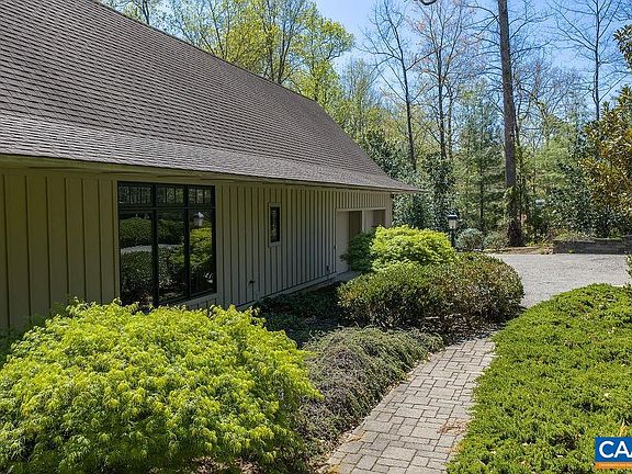 4th image of 889 Old Garth Rd
