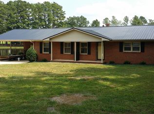 240 Pond Rd, Raeford, NC 28376