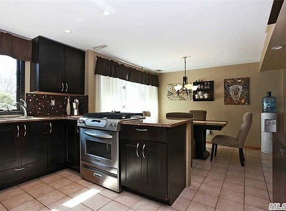 5th image of 8 Frazer Dr