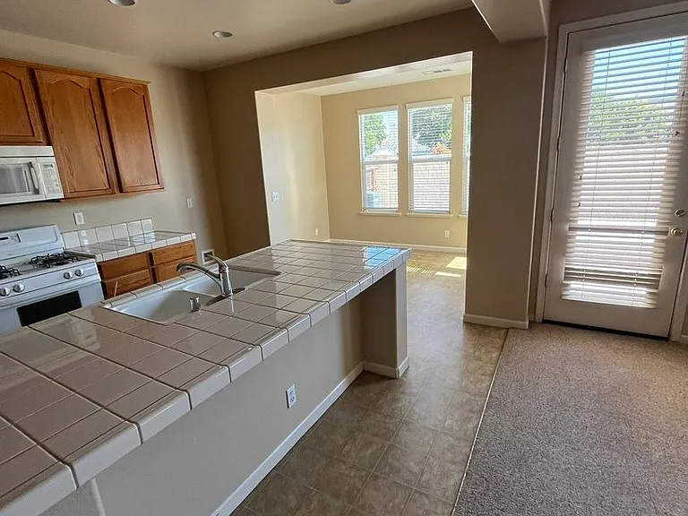 1520 Manzanita Way — Photo 6