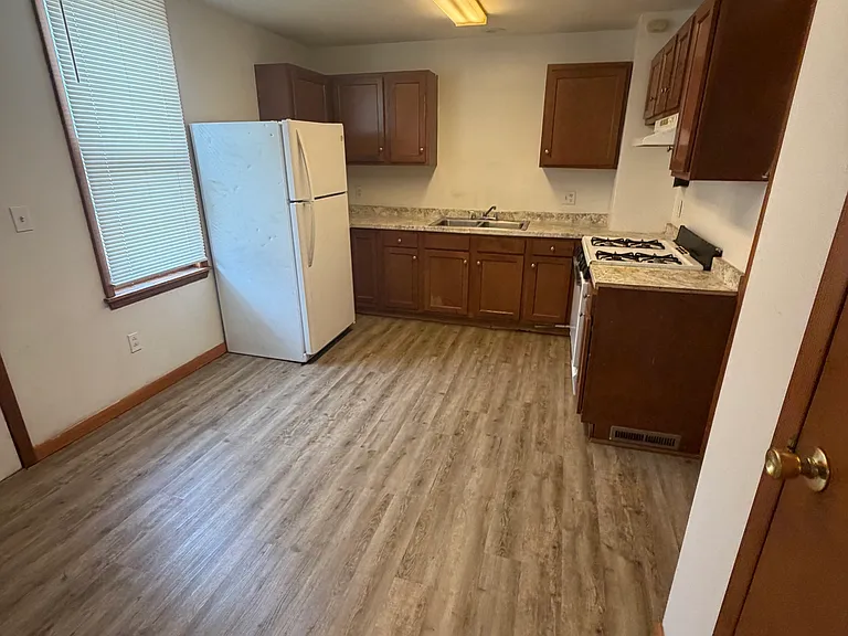 3195 S Park Ave #4 — Photo 7