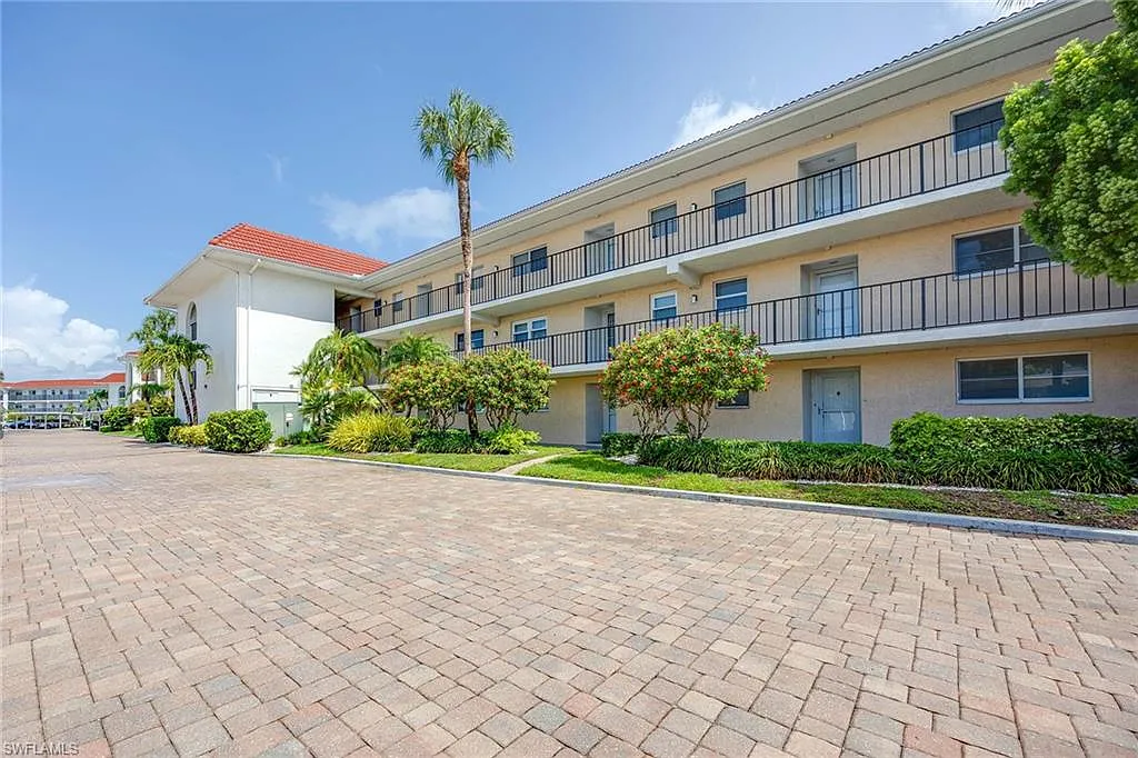 2 bed, 2.0 bath, 1015 sqft, $5,500 — Photo 1