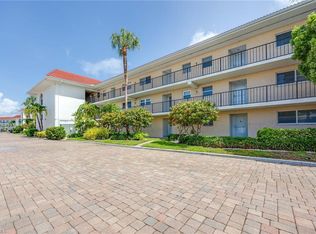 45 High Point Cir S APT 303, Naples, FL 34103