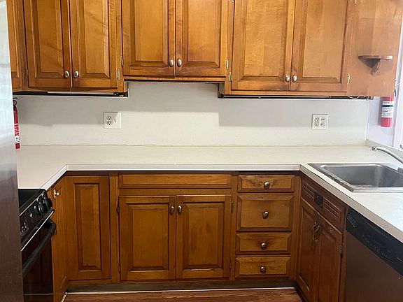 3rd image of 1461 Manor St #D