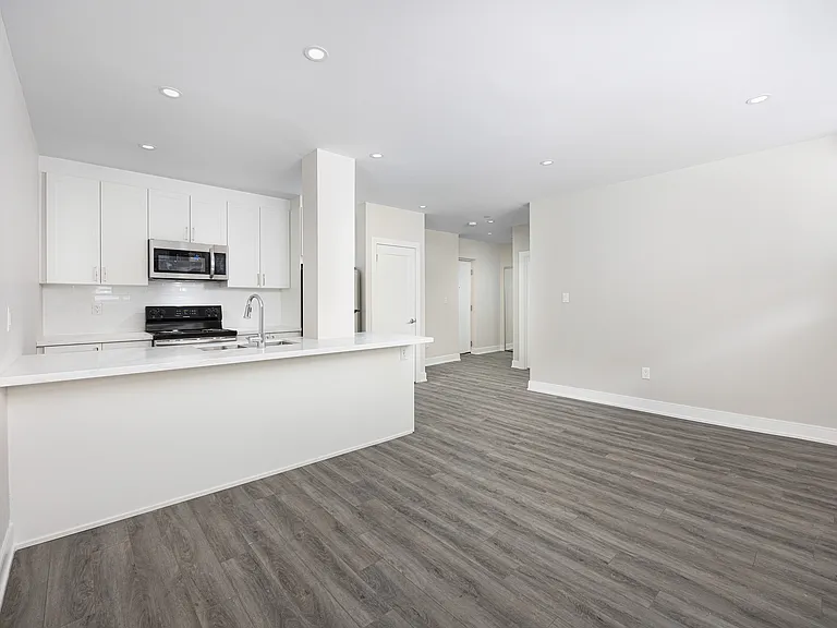 60 Tyndall Ave — Photo 17