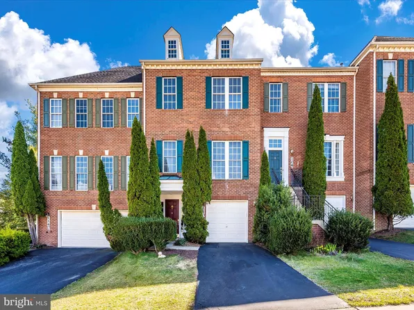 110 Summer Walk Dr, Gaithersburg, MD 20878