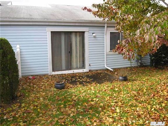 3rd image of 707 Cabot Ct W