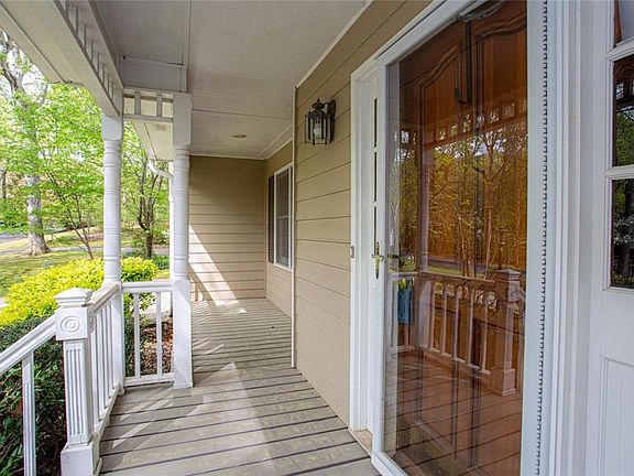 3rd image of 325 Knotts Cir