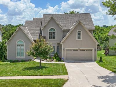 8605 Candlelight Ln, Lenexa, KS, 66215