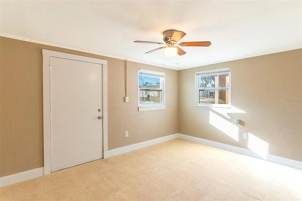 2 bed, 1.0 bath, 900 sqft, $1,200 — Photo 3