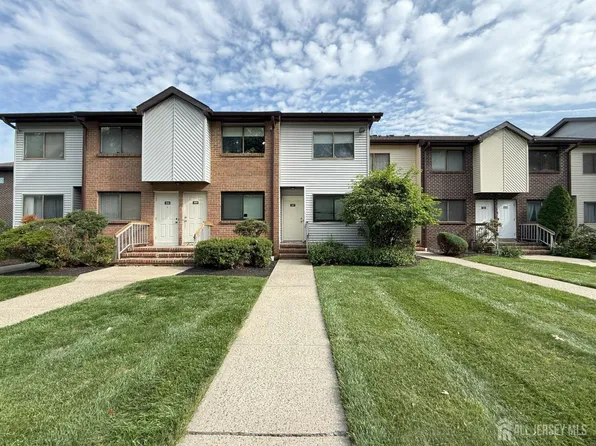 3807 Birchwood Ct, North Brunswick, NJ 08902