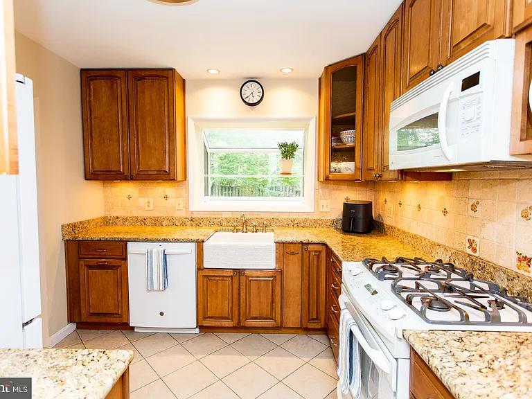 3163 Patrick Henry Dr — Photo 8