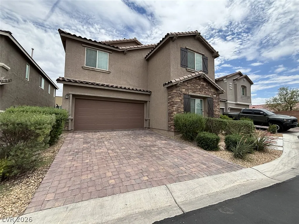 3 bed, 2.5 bath, 2657 sqft, $2,495 — Photo 2