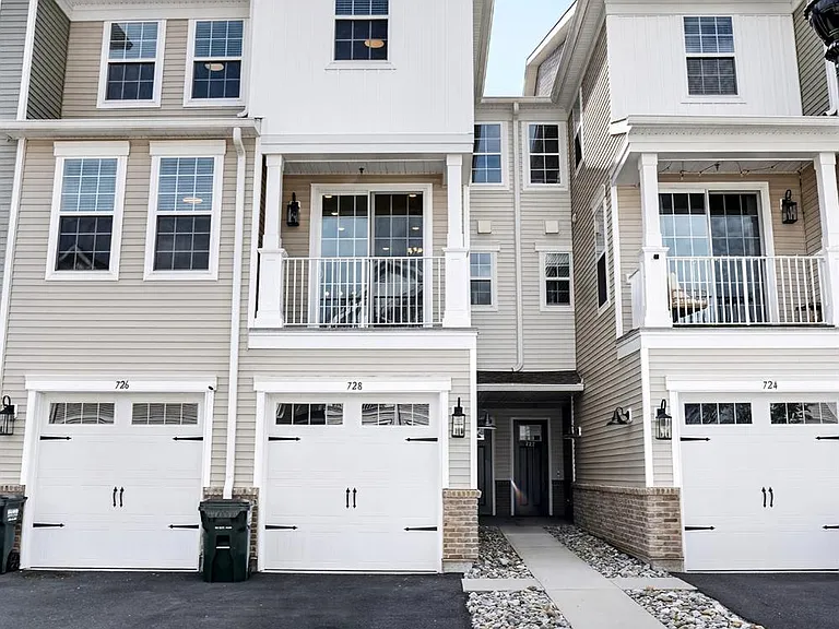 728 Station Rd — Photo 1