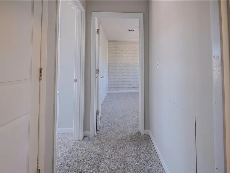 230 W Manchester Rd — Photo 23