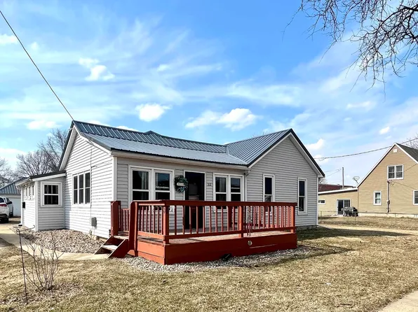 312 S Main St, Monticello, IA 52310