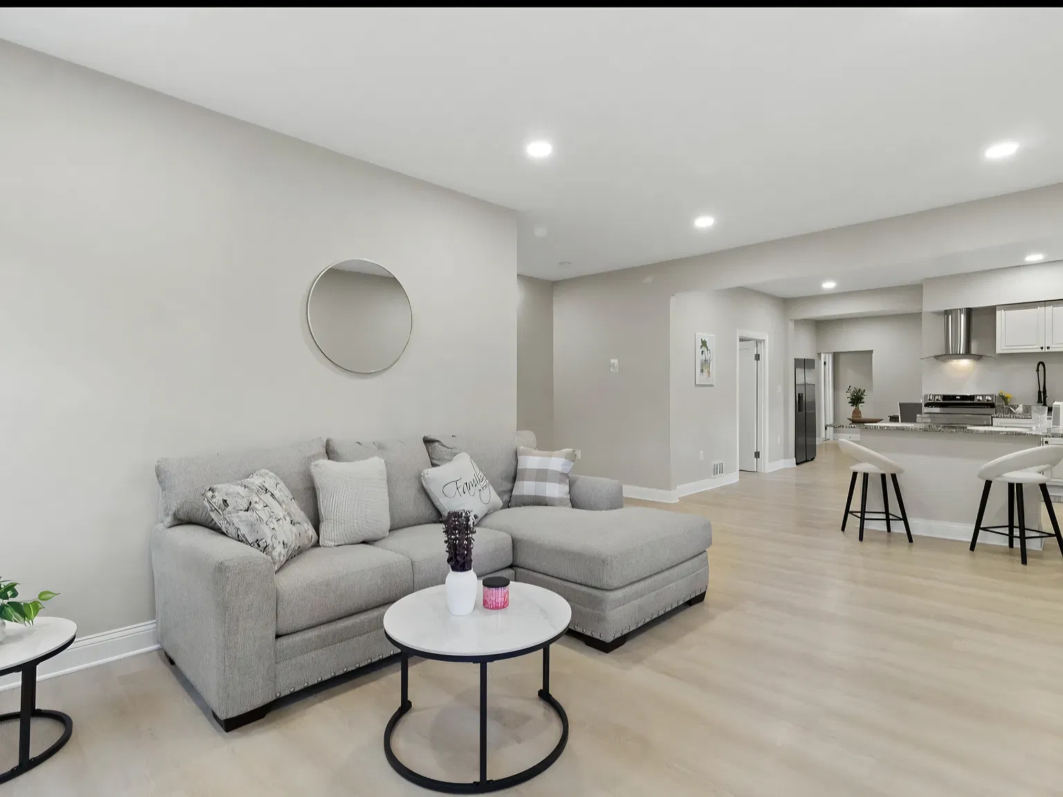 3 bed, 1300 sqft, $2,100 — Photo 1