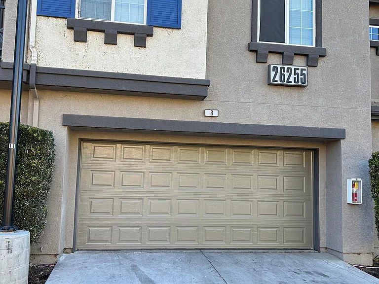 26255 Iris Ave #B — Photo 2