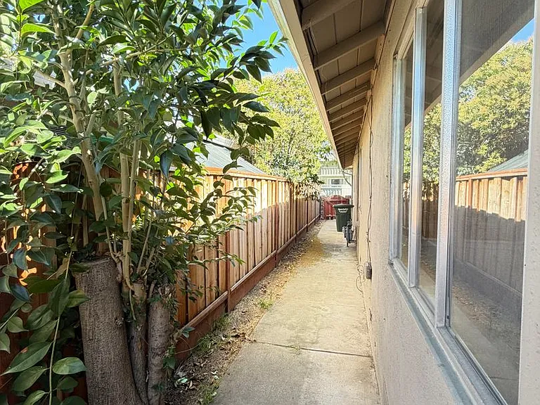 544-548 E McKinley Ave — Photo 16