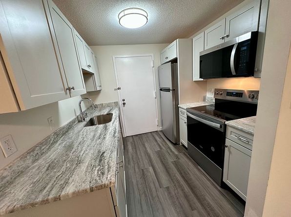 5 Village Rock Ln APT 24