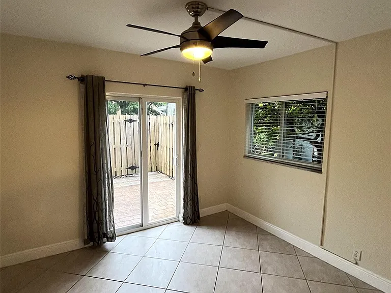 1460 NE 18th St #104 — Photo 36