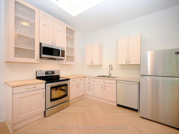 50B Woodlawn Ave, Mississauga, ON L5G 3K6