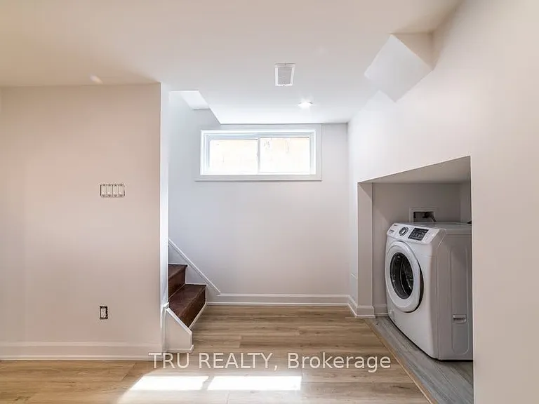 2424 Iris St #B — Photo 3