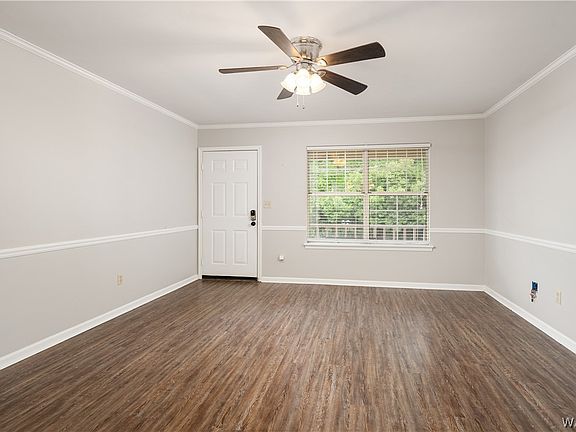 3rd image of 1813 Hackberry Ln APT 10