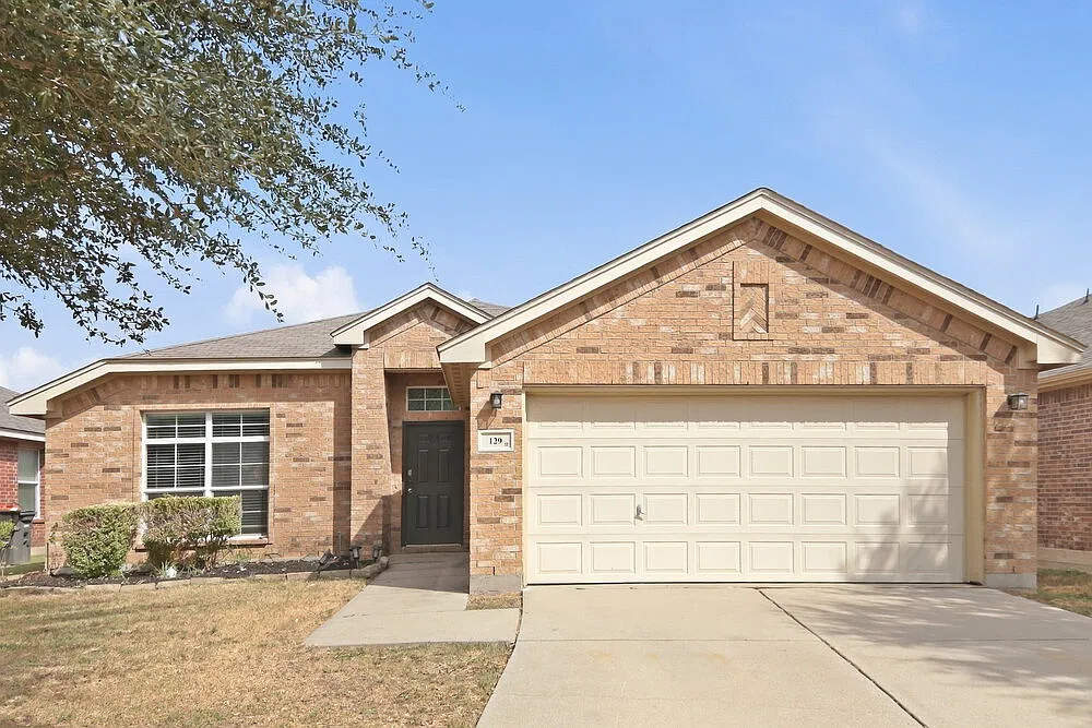 4 bed, 2.0 bath, 1626 sqft, $1,910 — Photo 1
