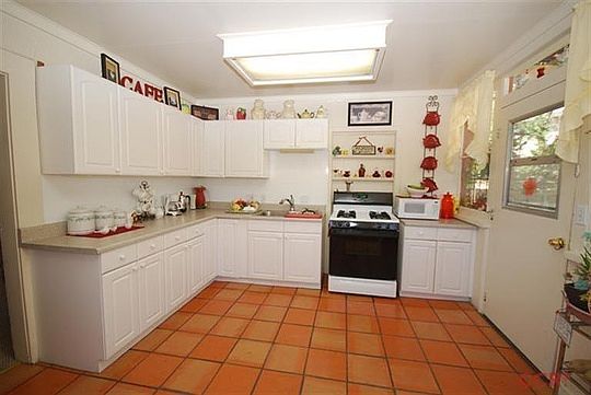 4th image of 5393 Barrenda Ave