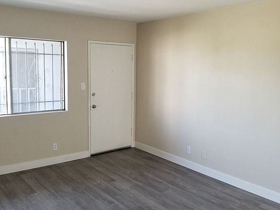 4th image of 1220 S Manhattan Pl APT 4