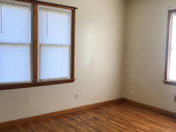 5th image of 111 W Barnes Ave