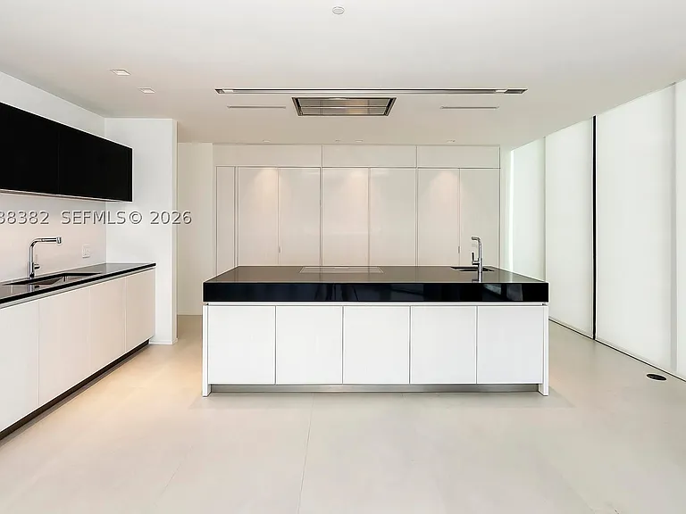 1000 Biscayne Blvd #2002 — Photo 9