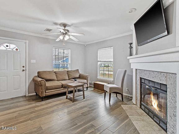 3rd image of 139 Stoneburg Dr