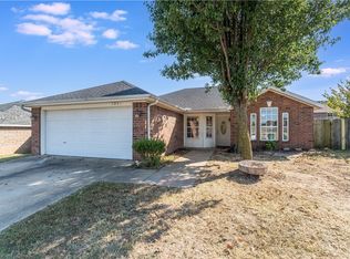 1061 Bliss St, Centerton, AR 72719