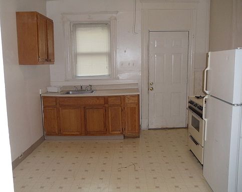 2nd image of 206 Bellerive Blvd