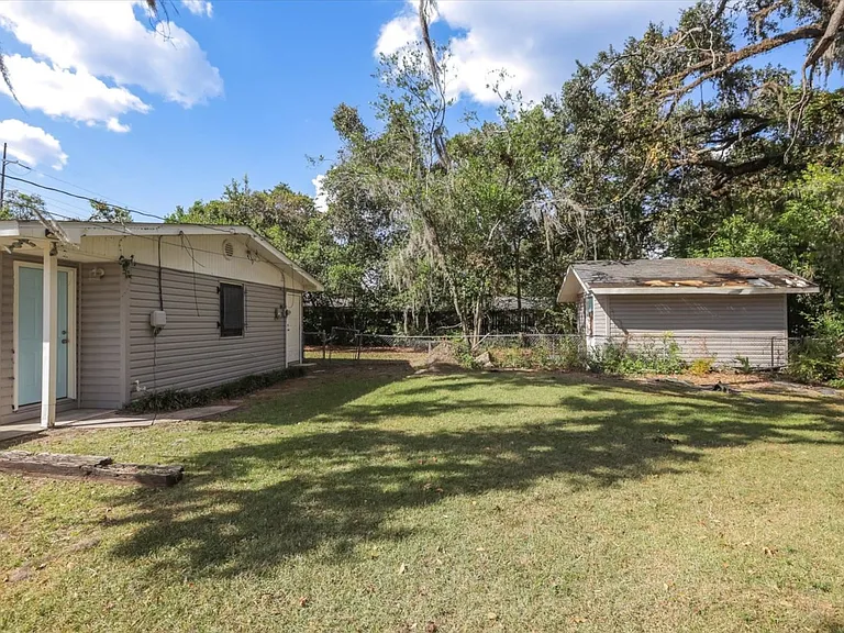 2352 Yorkshire Dr — Photo 29