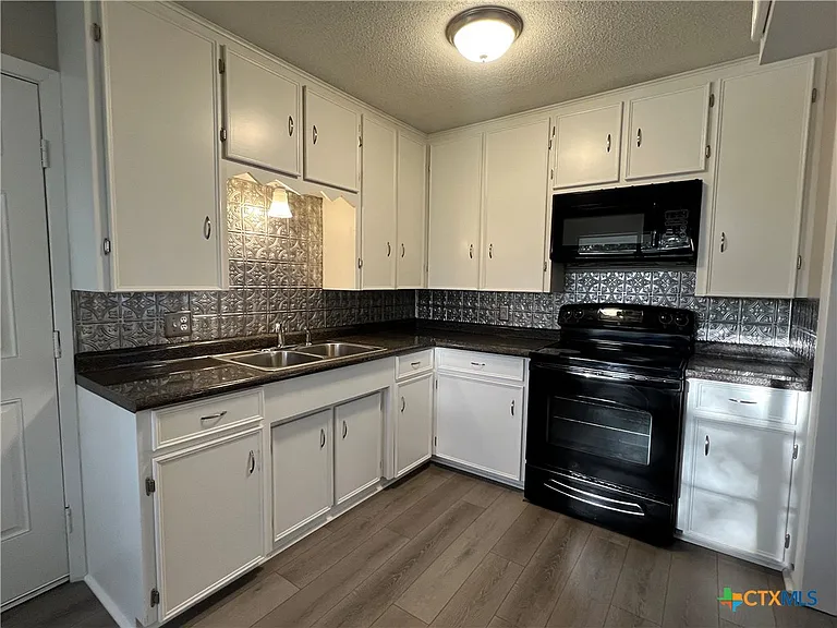 4612 Camellia St — Photo 2