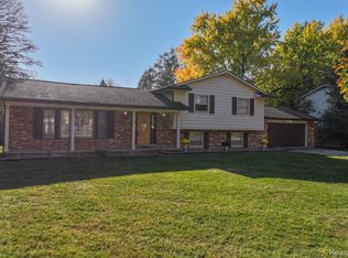 1106 Cool Ridge Dr, Grand Blanc, MI 48439