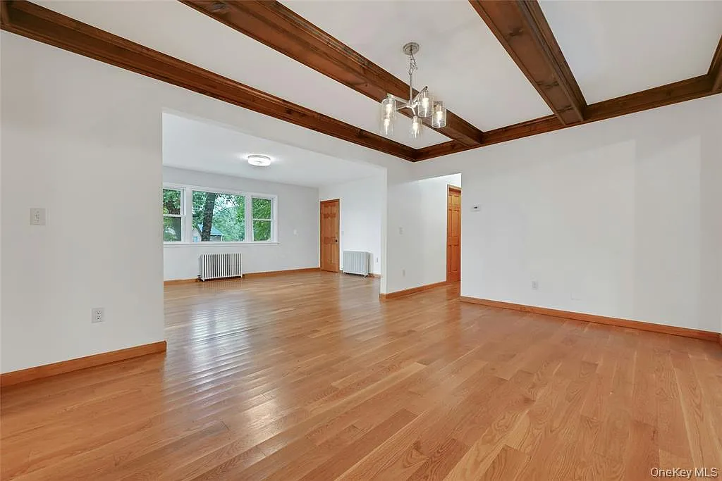 3 bed, 1375 sqft, $3,350 — Photo 3