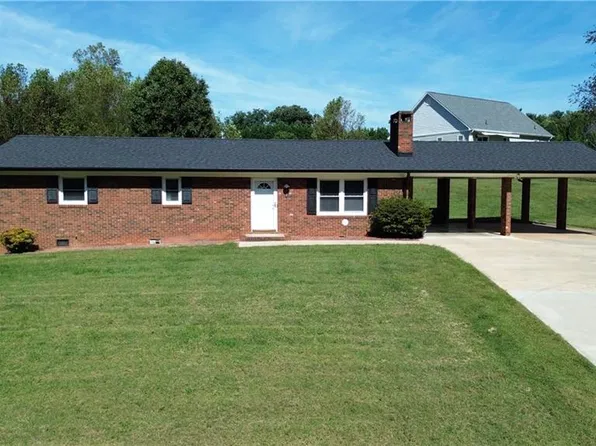 418 Cloverdale Ln, Wilkesboro, NC 28697