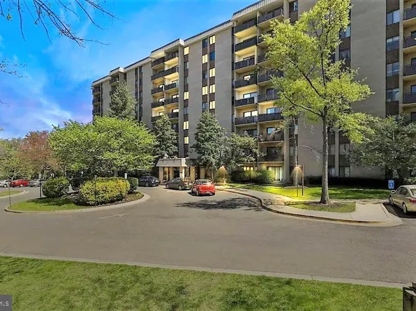 3101 S Manchester St APT 814, Falls Church, VA 22044