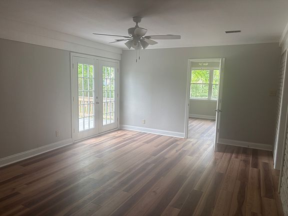 3rd image of 900 Sorrells Dr