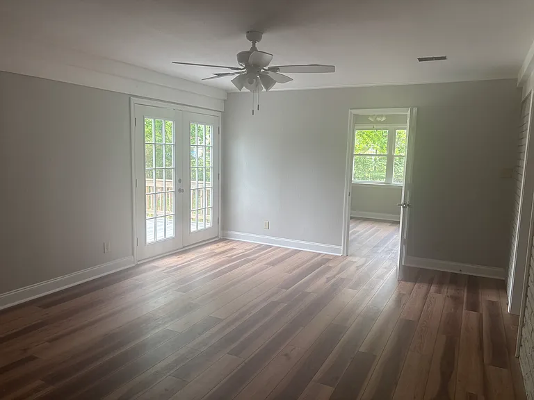900 Sorrells Dr — Photo 3