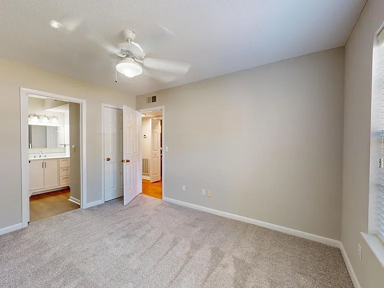 727 Chancery Ln — Photo 12
