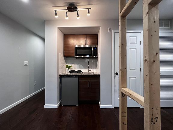 2nd image of 534 N Preston St #B1