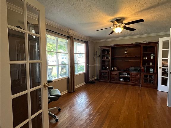 4th image of 305 Elmer Dr