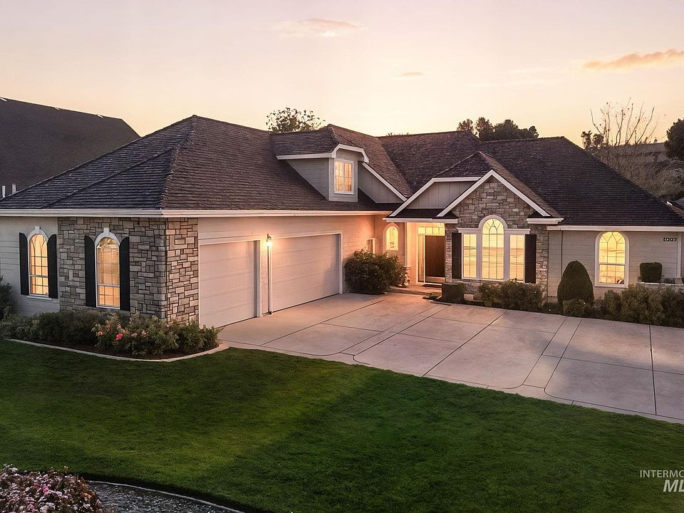 1st image of 1007 W Oakhampton Dr